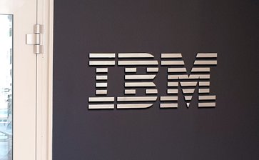 IBM logo i polerad 10mm aluminium